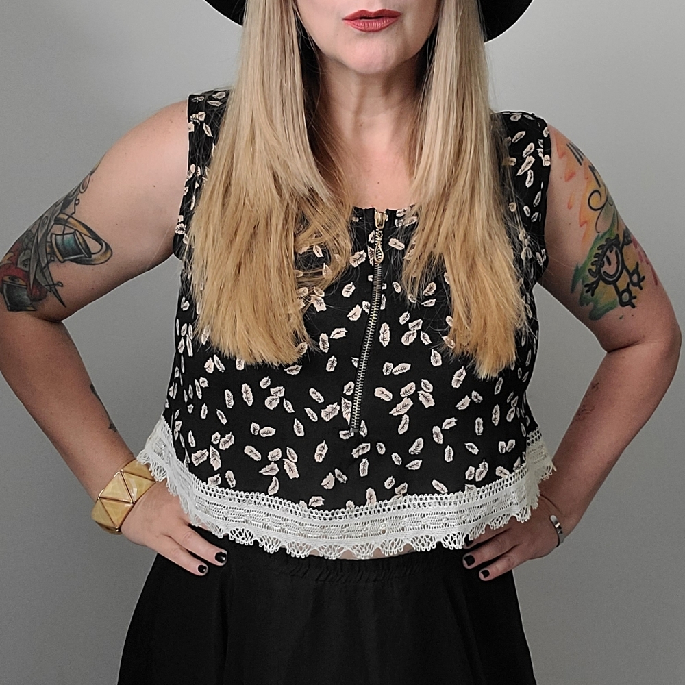 Boho Refashioned Vintage Top ((M/L)